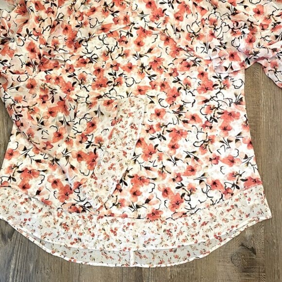 Romantic flowy ruffled floral and calico print blouse with bell sleeves. Size 2 - Picture 7 of 11